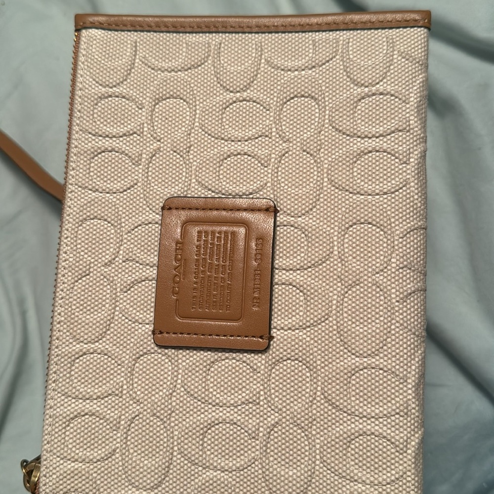 COPY - Coach tote that’s only been used a few times. In excellent condition. - Picture 2 of 3